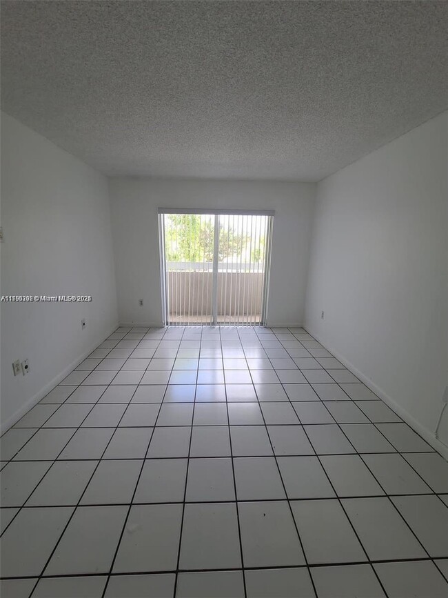 Foto del edificio - 600 NW 32nd Pl