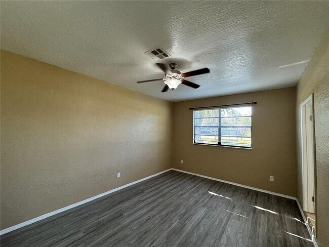 Building Photo - 10427 Flowers Ave