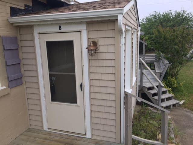 Building Photo - 2 BED / 1 BATH DUPLEX