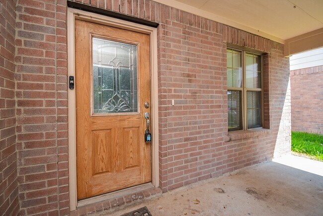 Building Photo - 15426 Lynford Crest Dr