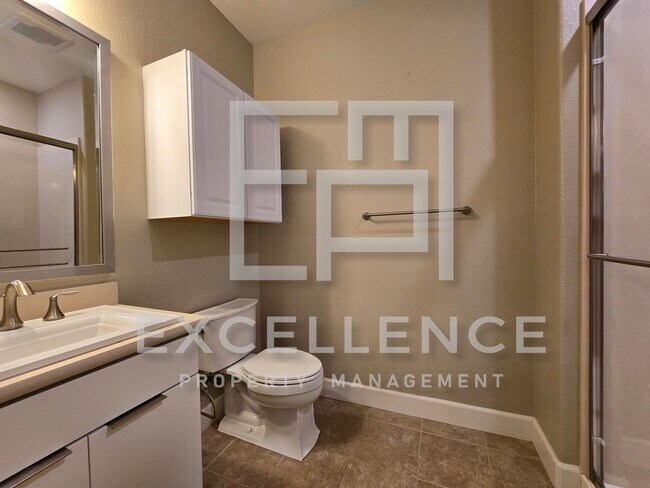 Building Photo - 3 Story Home - 2 Master Bedrooms - Spaciou...