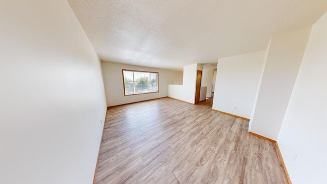 Building Photo - 9313 C-93107 107 Ave