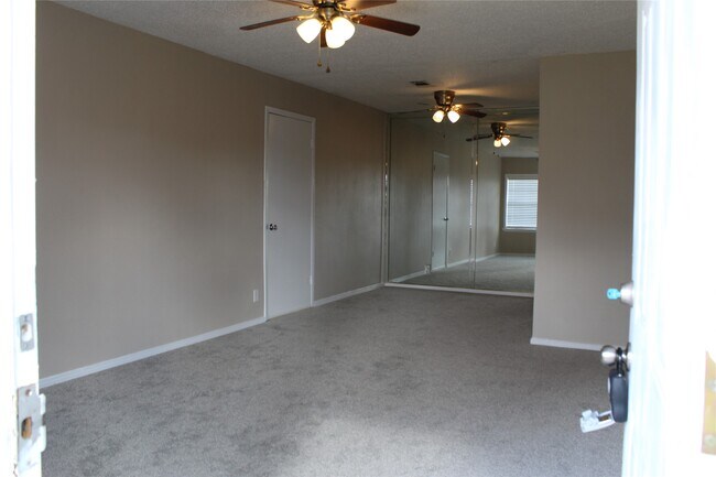 Foto del edificio - 13307 Force St