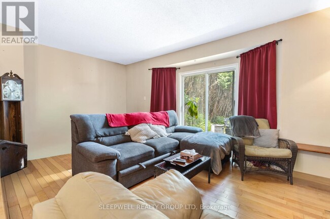 Building Photo - 55 Alberni St