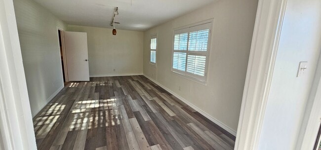 Photo - 1401 E Sherman Dr Apartment