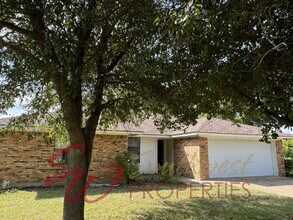 Building Photo - 719 Diana Ln