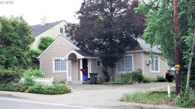 Street View - 547 NE Winchester St