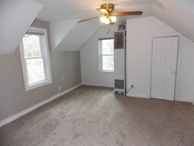 Building Photo - 207 9th Ave N