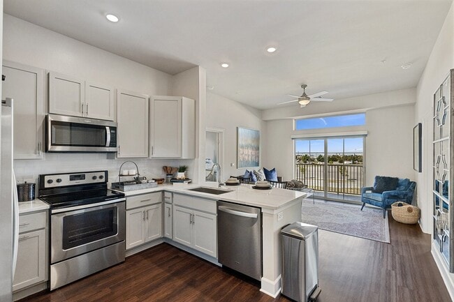 Building Photo - Waterford Market Apartments