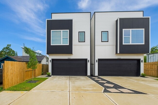 Building Photo - 6732 Lozier St