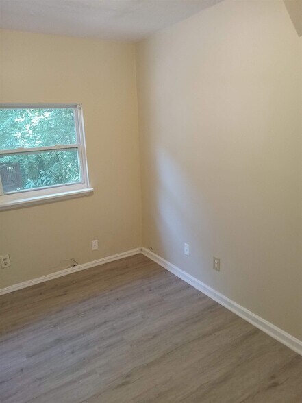 Building Photo - 1338 Brookview Ln