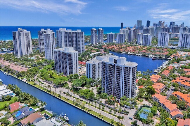 Building Photo - 3640 Yacht Club Dr