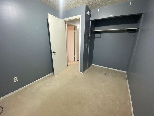 Foto del edificio - 3 bedroom/1 bath townhome - FOR RENT!
