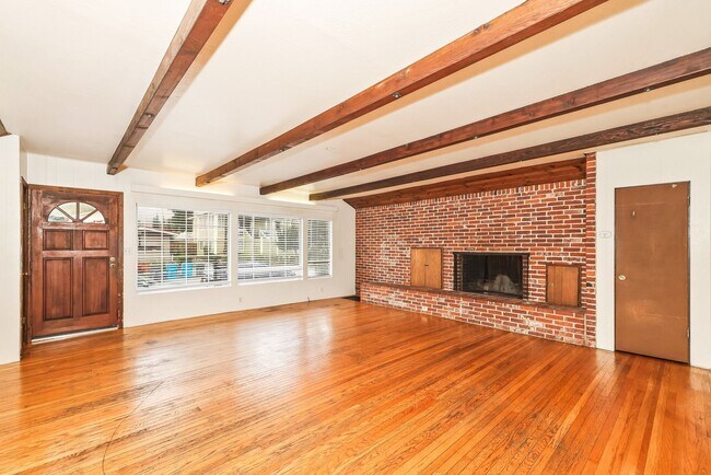 Building Photo - 420 Carrillo St