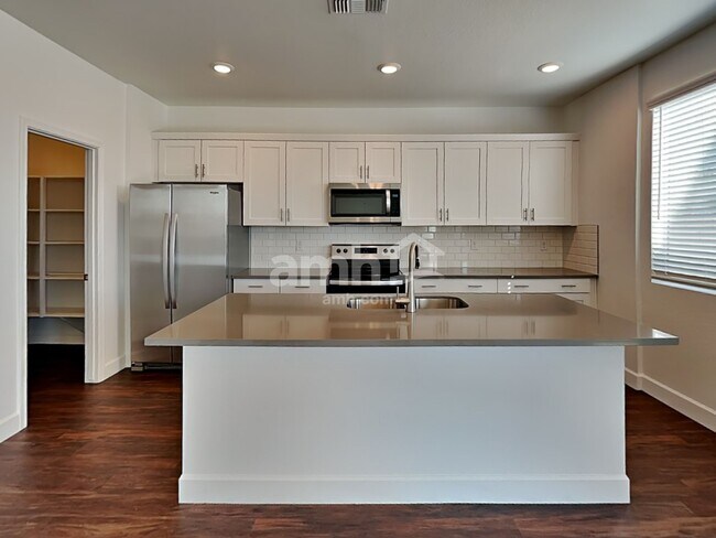 Building Photo - 8875 N 171st Drive