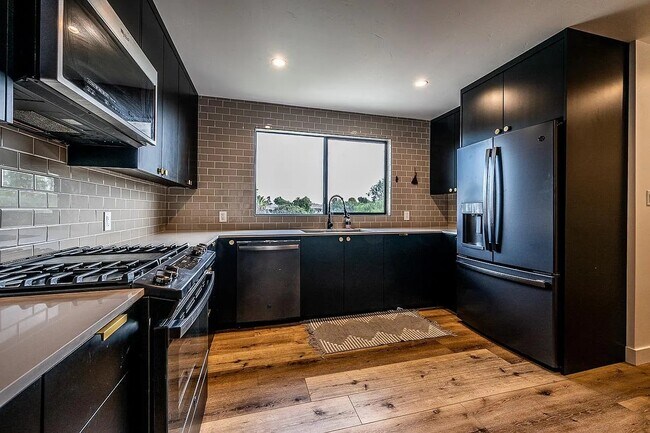 Building Photo - 4453 Carling Dr