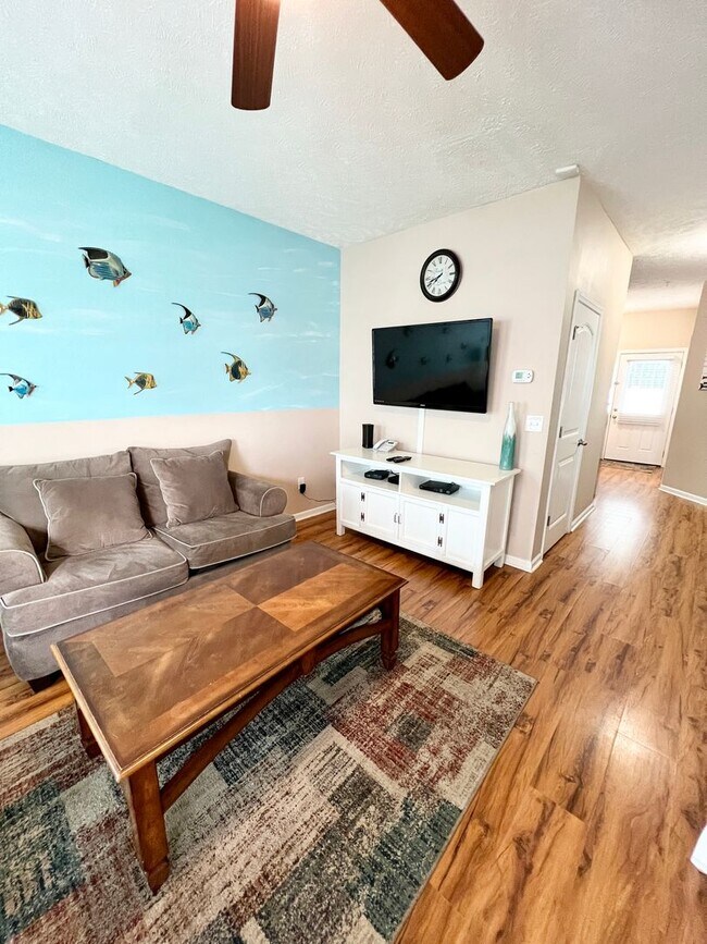 Foto del edificio - ADORABLE Beach cottage across the street f...