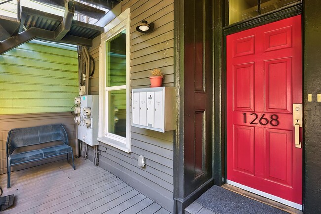 Building Photo - Sleek and modern 2 bed/2 bath in the heart of The Mission -- Walkers dream -- Must See!