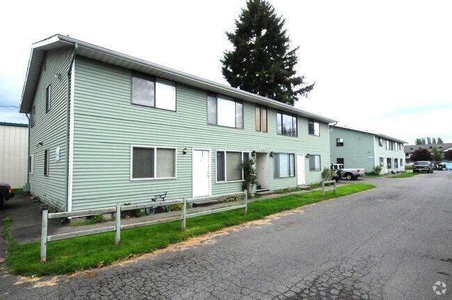 Building Photo - 1028 Cedar Ave