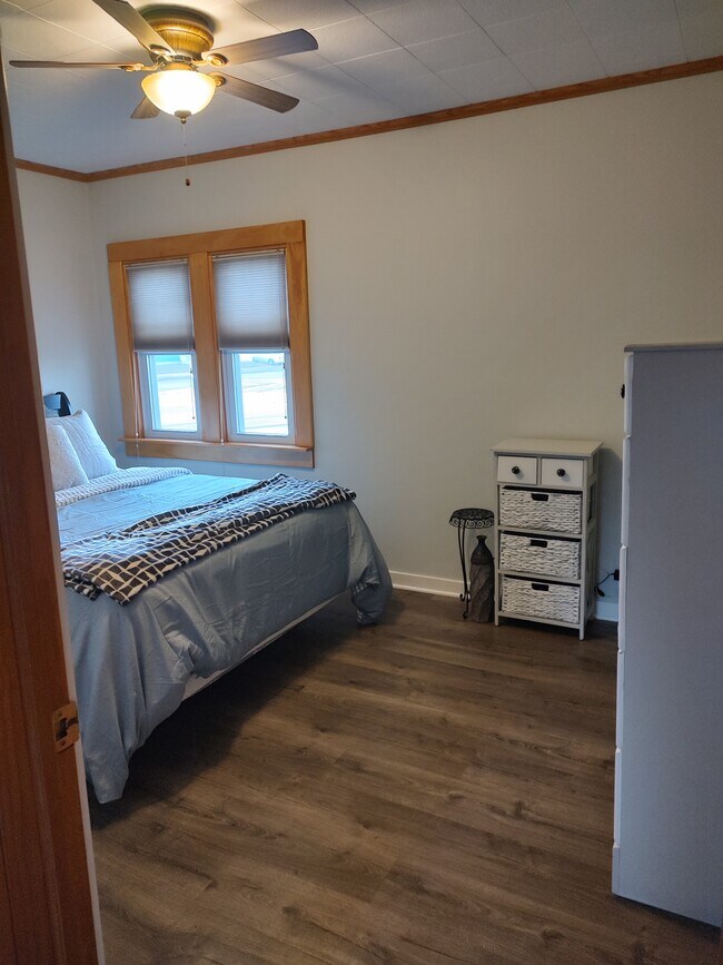 Dormitorio (1 de 3) incluye ventilador de techo - 1301 20th St S