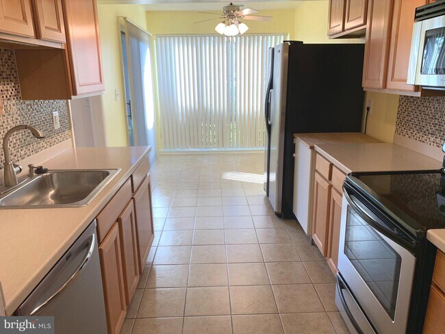 Foto del edificio - 8101 Needwood Rd