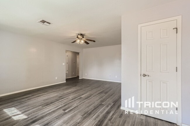 Building Photo - 3020 W Mariposa St