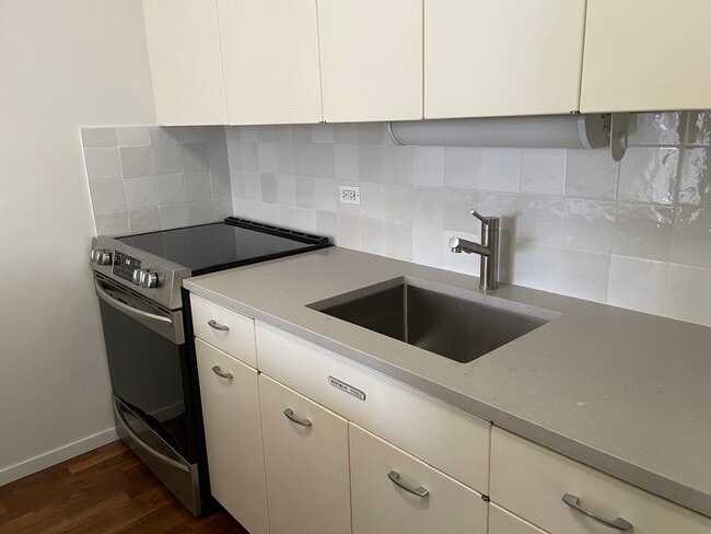Kitchen - 2400 N Lakeview Ave