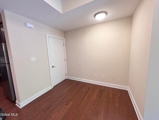 Foto del edificio - 616 Lois Ln