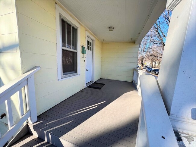 Foto del edificio - SINGLE FAMILY HOME W/LARGE FENCED YARD!