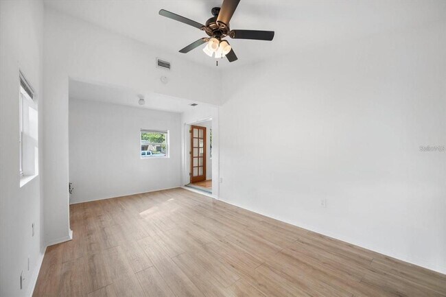 Foto del edificio - 2136 23rd Ave N