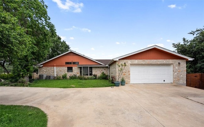 Building Photo - 301 Oak Ridge Rd