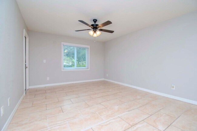 Building Photo - 2/2 Condo Downstairs in Heart of Brandon @...