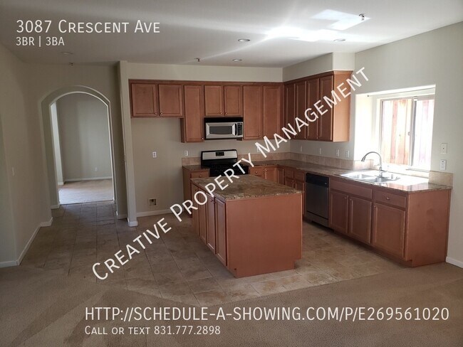 Building Photo - Spacious, Comfortable Home in Marina