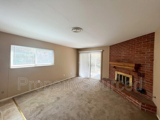 Building Photo - 320 E Granada Way