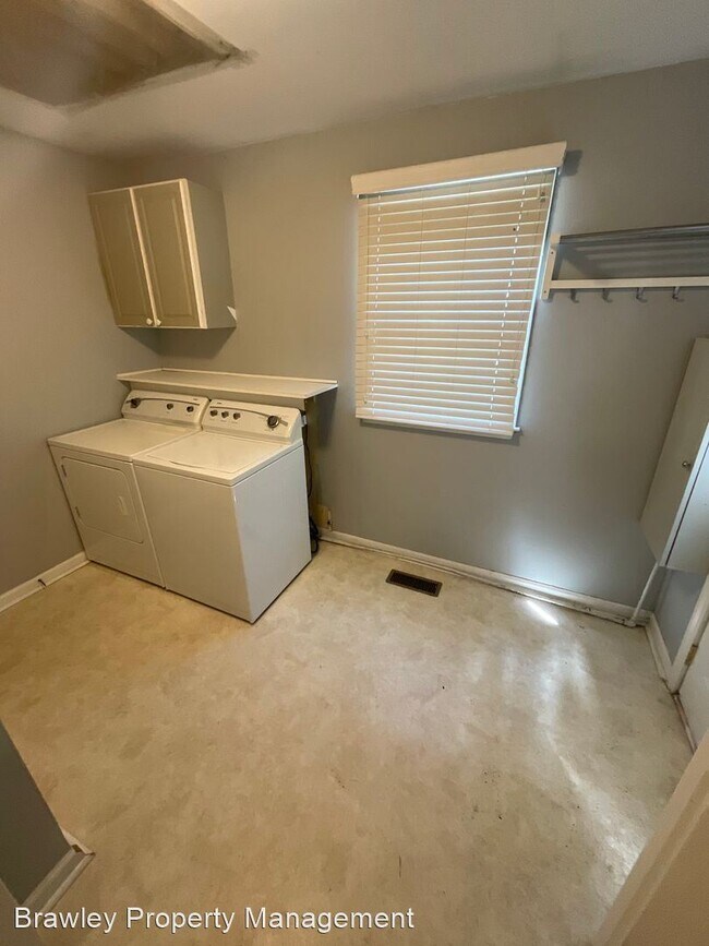 Foto del edificio - 3 br, 2 bath House - 1124 W. 6th St