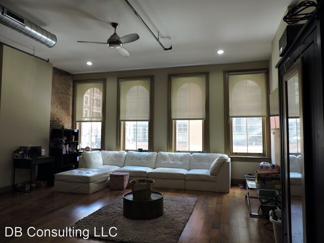Building Photo - 641 Walnut St
