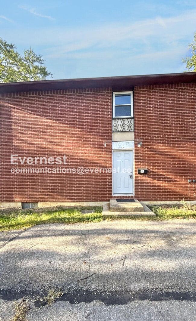 Building Photo - 2143 Wadsworth Dr
