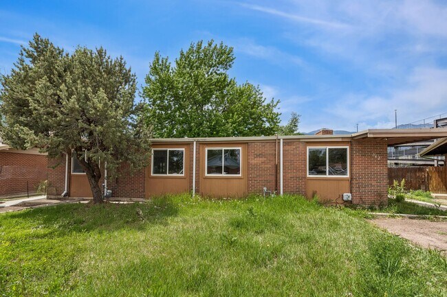 Building Photo - 340 Fairway S