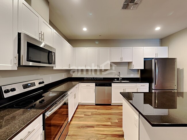 Building Photo - 20727 W Stone Hill Rd