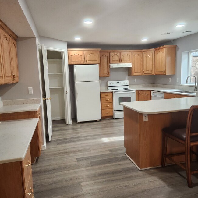 Kitchen-open to living area - 1667 W Brigadoon Park Dr