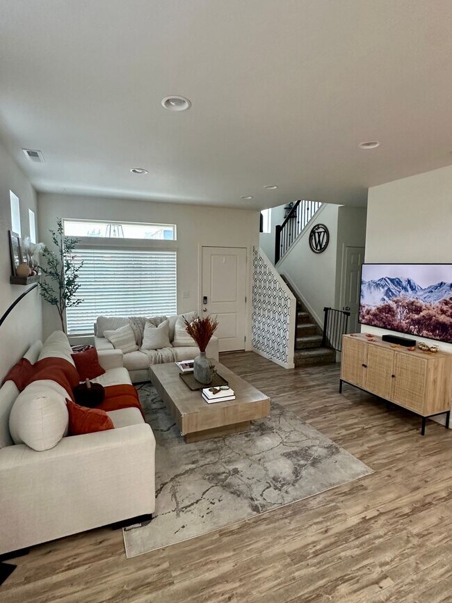 Building Photo - GORGEOUS HOME IN HIGHLY DESIRABLE BANNING LEWIS RANCH - Security Deposit Waiver Available