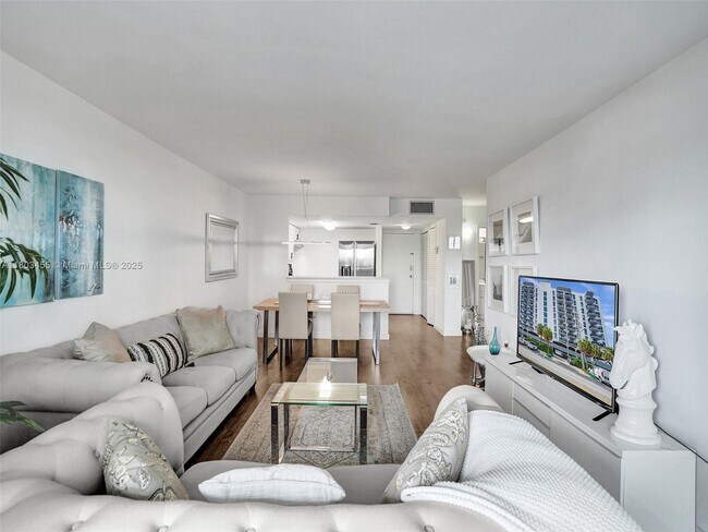Foto del edificio - 7928 West Dr
