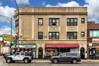 Building Photo - 3356 W Montrose Ave