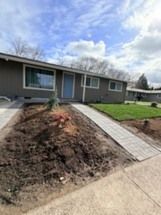 Foto del edificio - Beautifully Remodeled 4-Bedroom Home Backing to Park – Desirable Keizer Neighborhood