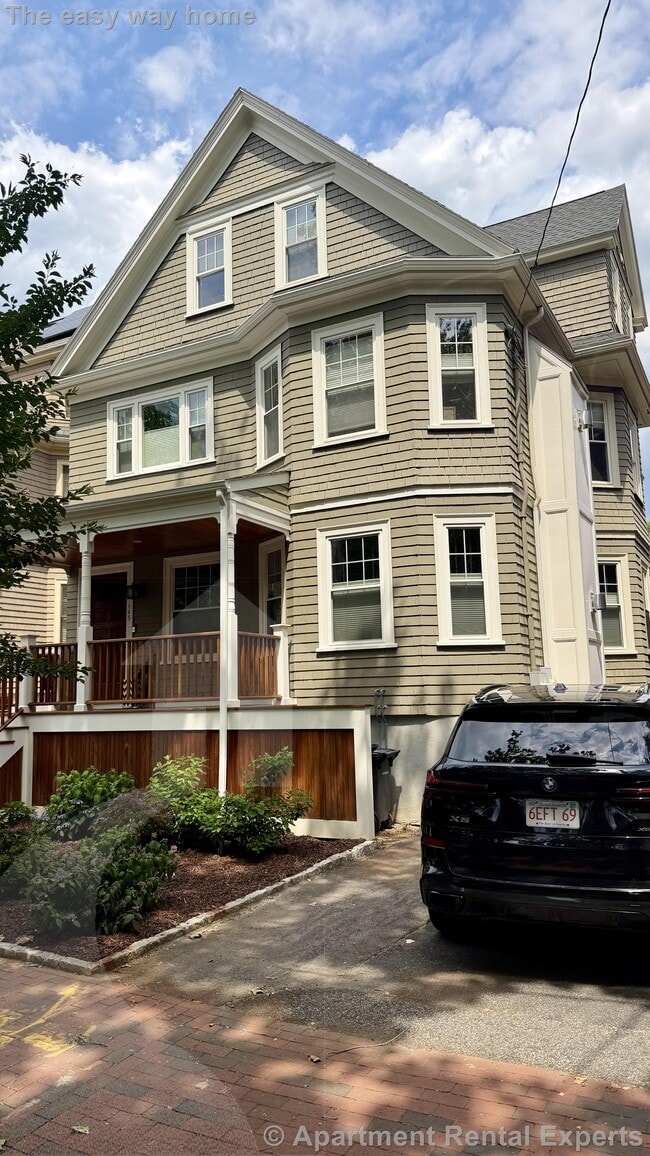 Building Photo - 144 Larch Rd