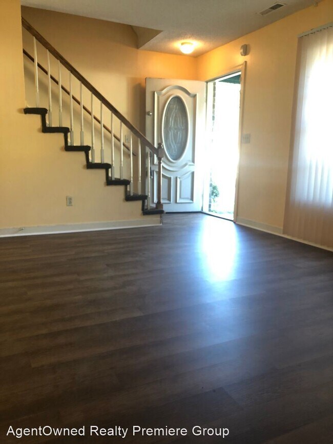 Building Photo - 2 br, 1.5 bath House - 2475 Realm St