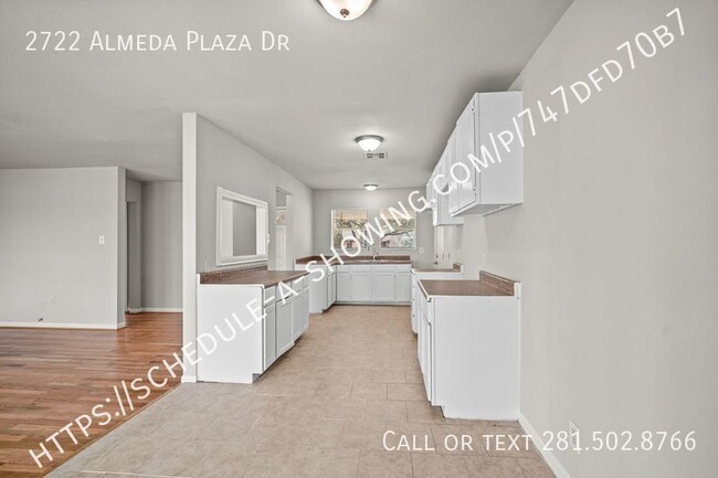 Foto del edificio - AVAILABLE NOW!