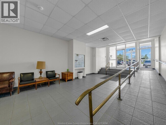 Photo du bâtiment - 3177 Riverside Dr E