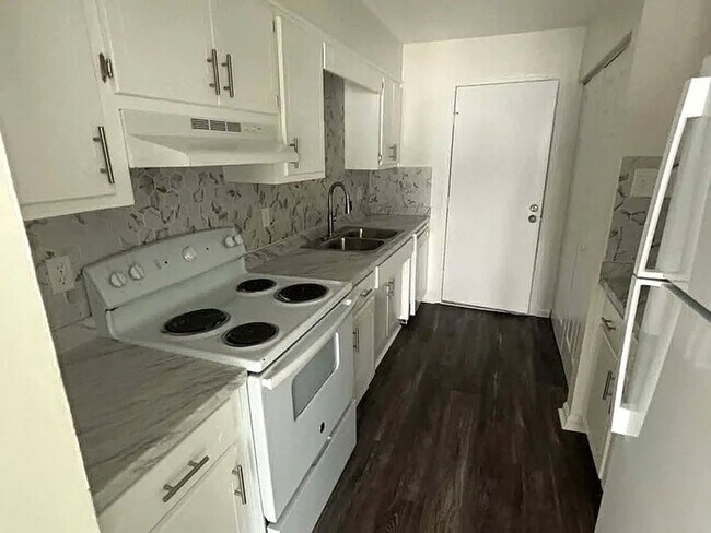 Foto del edificio - 4 Brookwood Cir