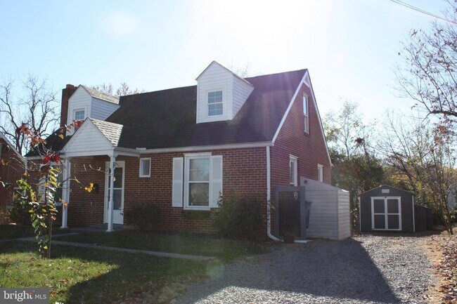 Foto del edificio - 423 Happy Creek Rd